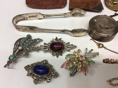 Lot 657 - Victorian and later jewellery and silver items