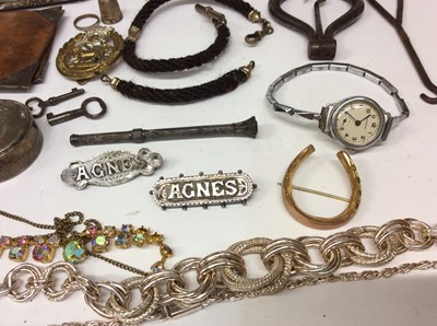 Lot 657 - Victorian and later jewellery and silver items