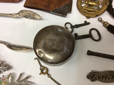 Lot 657 - Victorian and later jewellery and silver items