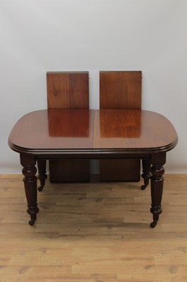 Lot 750 - Late 19th / early 20th century mahogany extending dining table