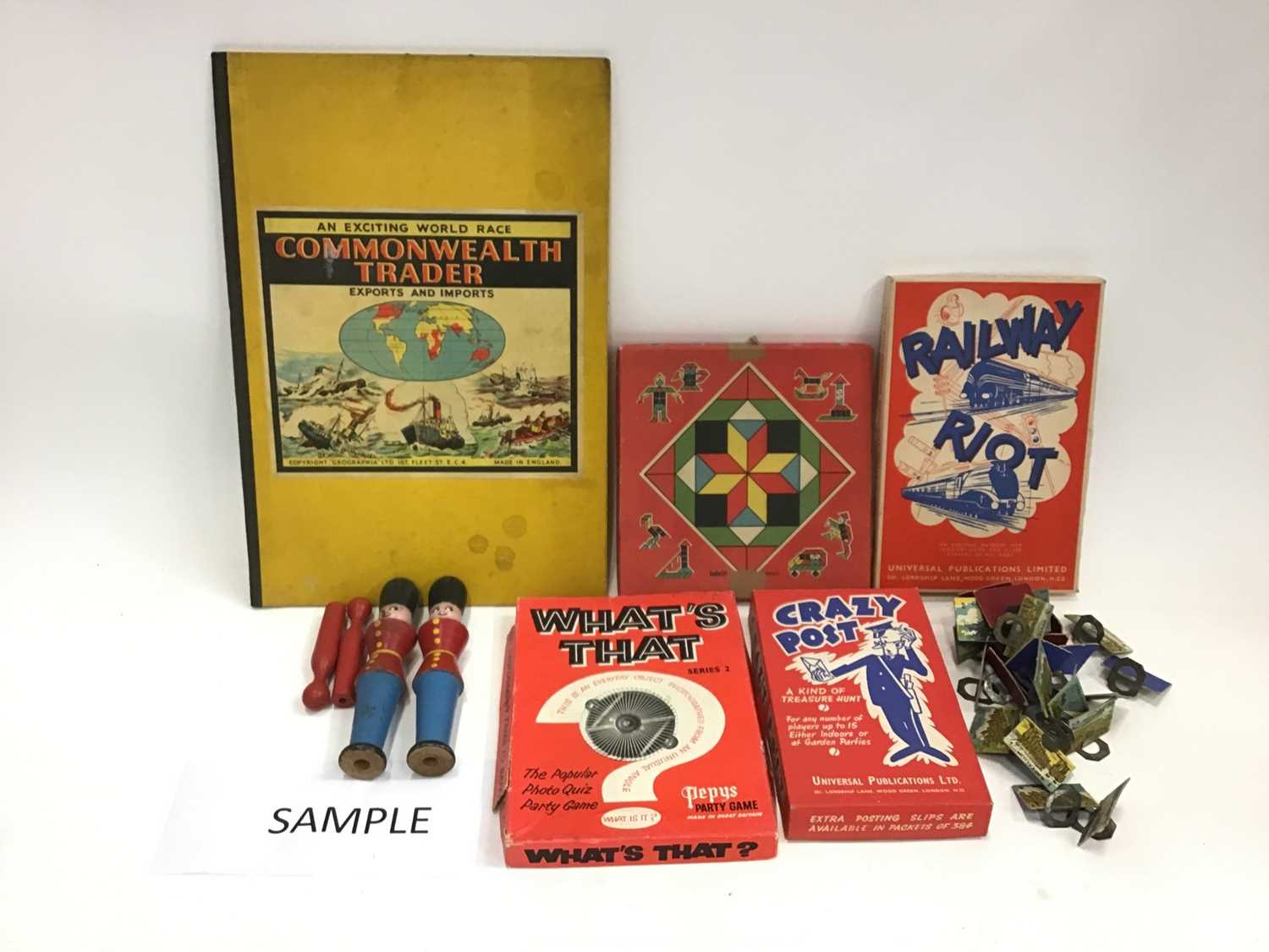 Lot 1555 - Collection of vintage games and toys