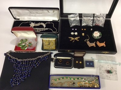 Lot 665 - Group vintage costume jewellery