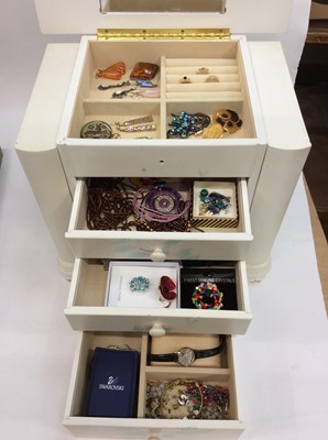 Lot 669 - White four draw jewellery box with contents