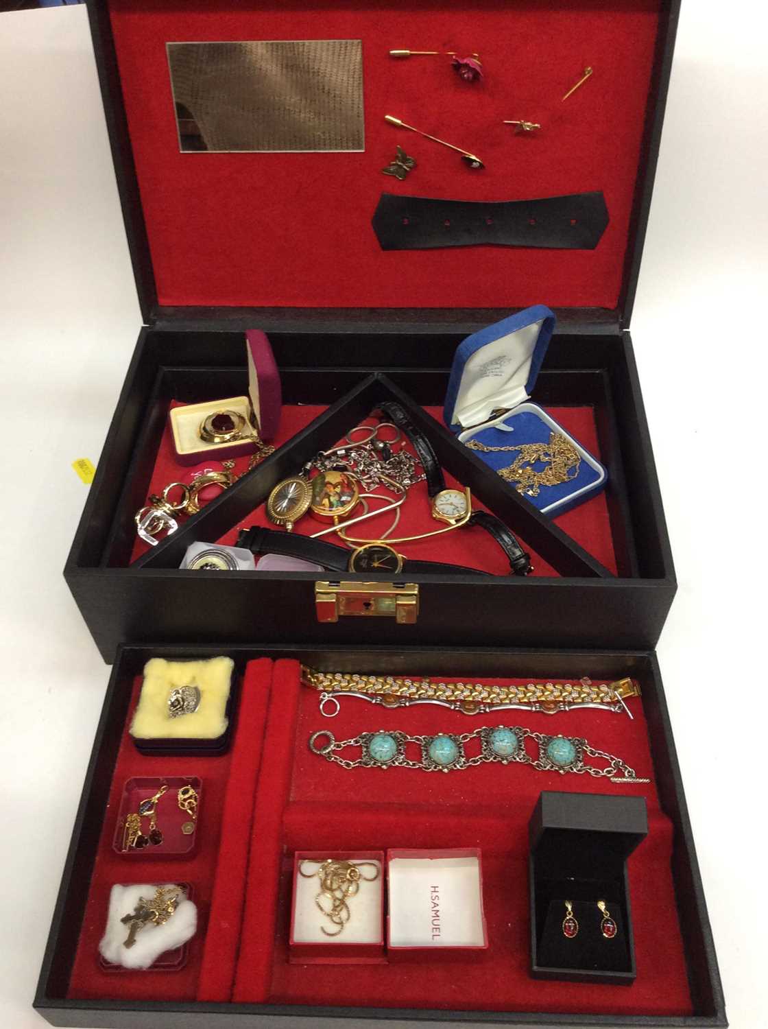 Lot 666 - Black jewellery box