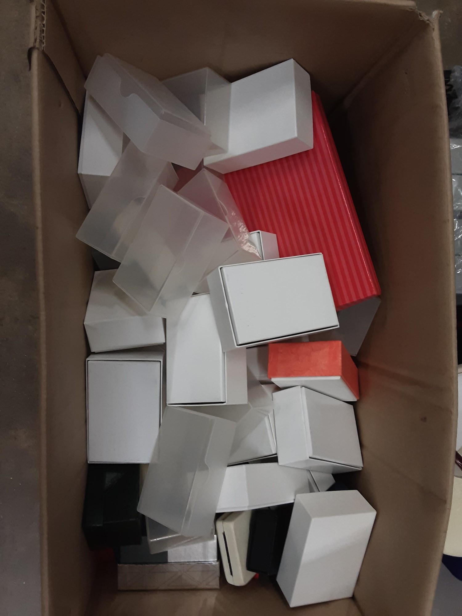 Lot 284 Collection of empty jewellery boxes and