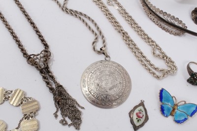 Lot 32 - Group silver and white metal jewellery