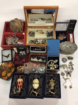 Lot 686 - Costume jewellery and bijouterie