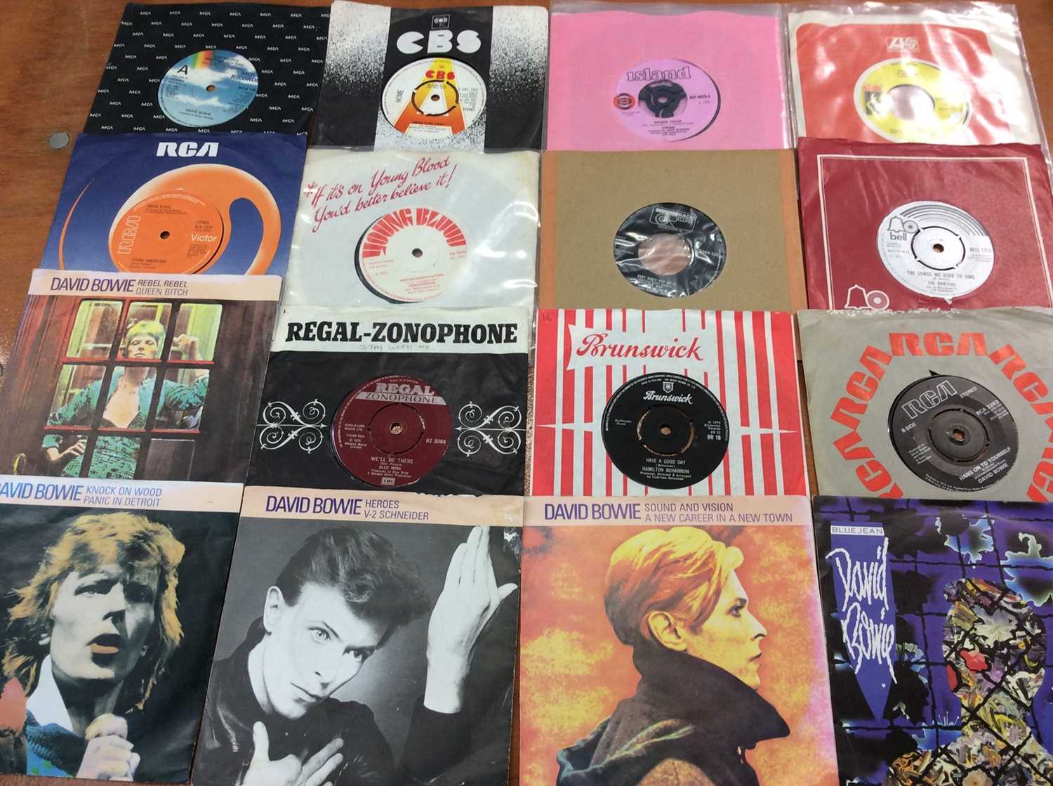 Lot 707 - Collection of single records from the 70s