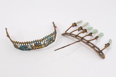 Lot 530 - 19th c. Chinese gilt metal kingfisher feather tiara and Chinese gilt metal and jade hair ornament