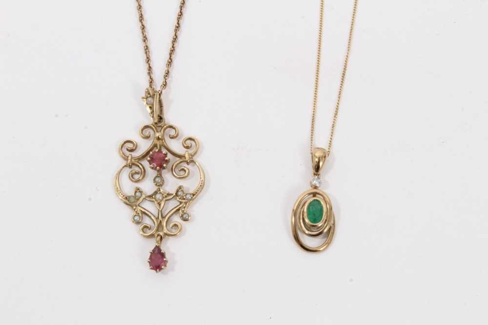 Lot 14 - Edwardian style 9ct gold open work pendant and 9ct gold emerald and diamond pendant necklace