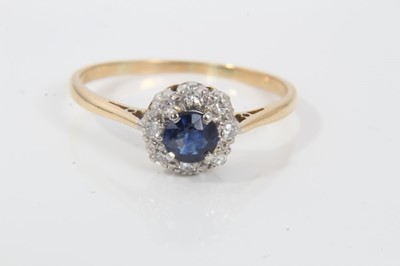 Lot 22 - Sapphire and diamond cluster ring