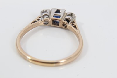 Lot 25 - 18ct gold diamond and sapphire three stone ring