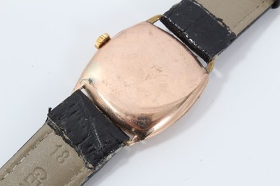 Lot 36 - 1940s gentleman's 9ct gold cased wristwatch on black leather strap