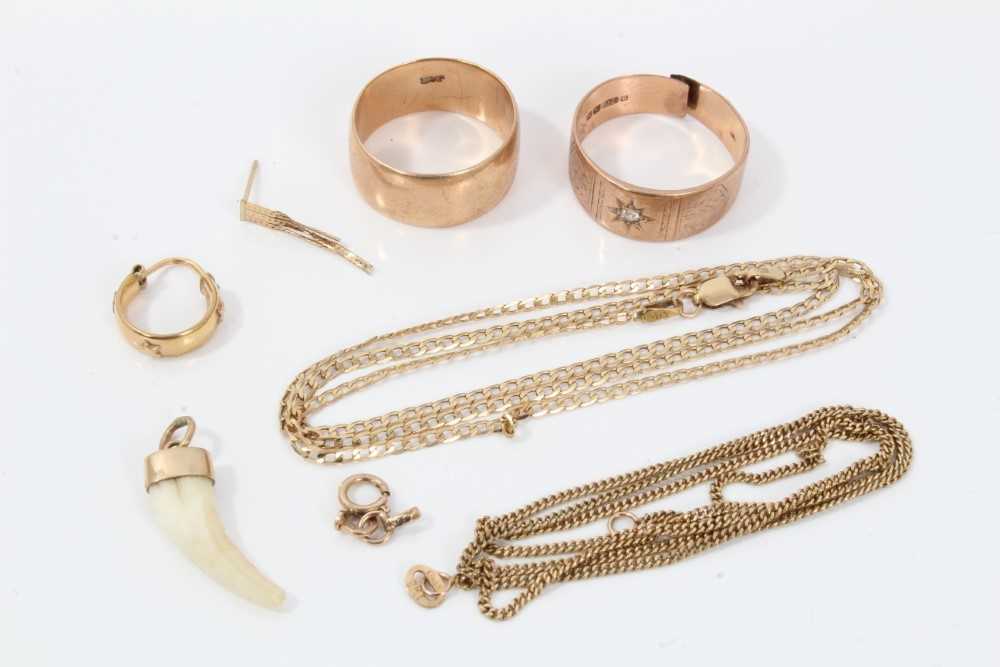 Lot 40 - Group 9ct gold and yellow metal jewellery