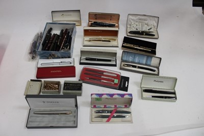 Lot 1887 - Collection pens including Sheaffer, Parker and quantity of nibs