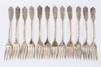 Lot 54 - Set of 12 Spanish silver (Plata 925) cake forks with pierced foliate decoartion