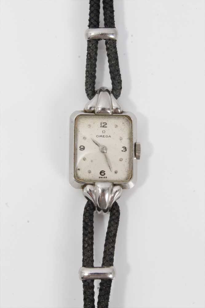 Lot 109 - 1920s Omega ladies wristwatch