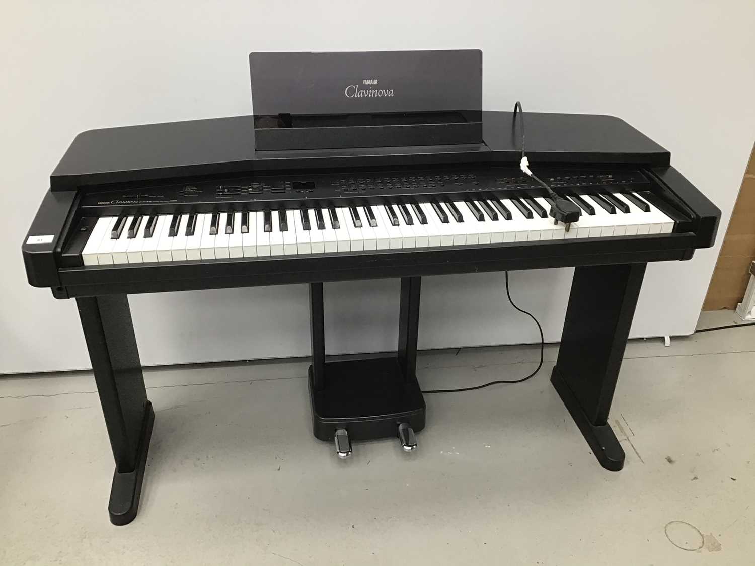 Lot 91 - Yamaha electric keyboard