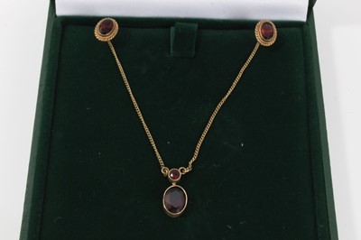 Lot 129 - 9ct gold mounted garnet pendant necklace, gold earrings and 9ct sapphire bracelet