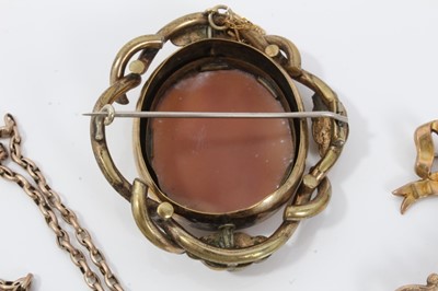 Lot 134 - Victorian cameo brooch and yellow metal jewellery