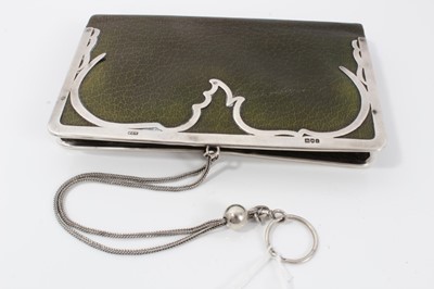 Lot 141 - Early 20th century silver mounted green leather purse