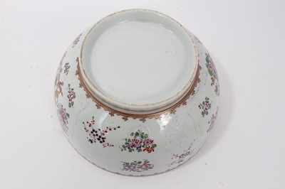 Lot 88 - Late 19th century Samson porcelain armorial bowl