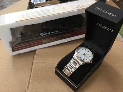 Lot 98 - Gentleman's Sekonda Wrist watch in box together with a model of a train (2)