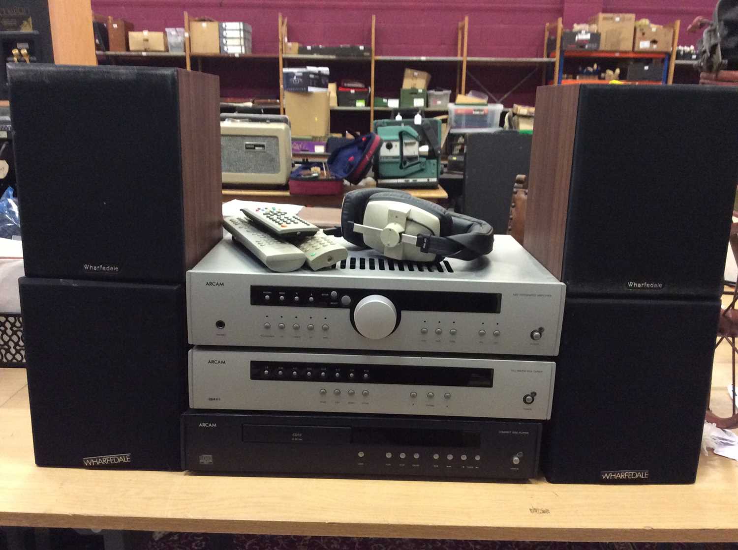 Lot 981 - Arcam hi-fi with four Wharfedale diamond speakers