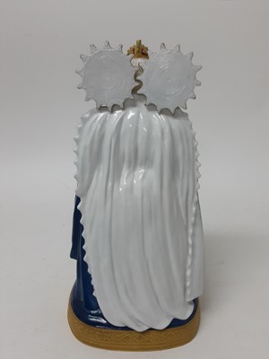 Lot 552 - Royal Worcester figure - Queen Elizabeth