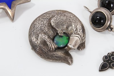 Lot 170 - Silver platypus brooch and group silver earrings