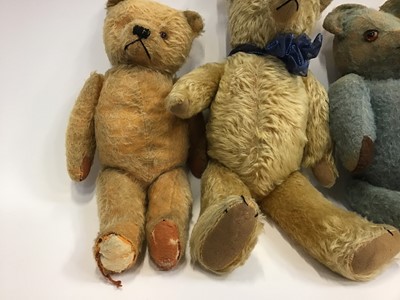 Lot 1533 - Teddy Bears including two blue , two blond mohair and shaved snouts and mid century bear.