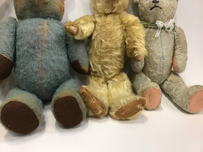 Lot 1533 - Teddy Bears including two blue , two blond mohair and shaved snouts and mid century bear.
