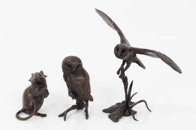 Lot 194 - Three modern bronze miniature sculptures, mouse and two owls