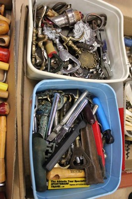 Lot 2017 - Extensive collection of old corkscrews, bottle openers, penknives and related items