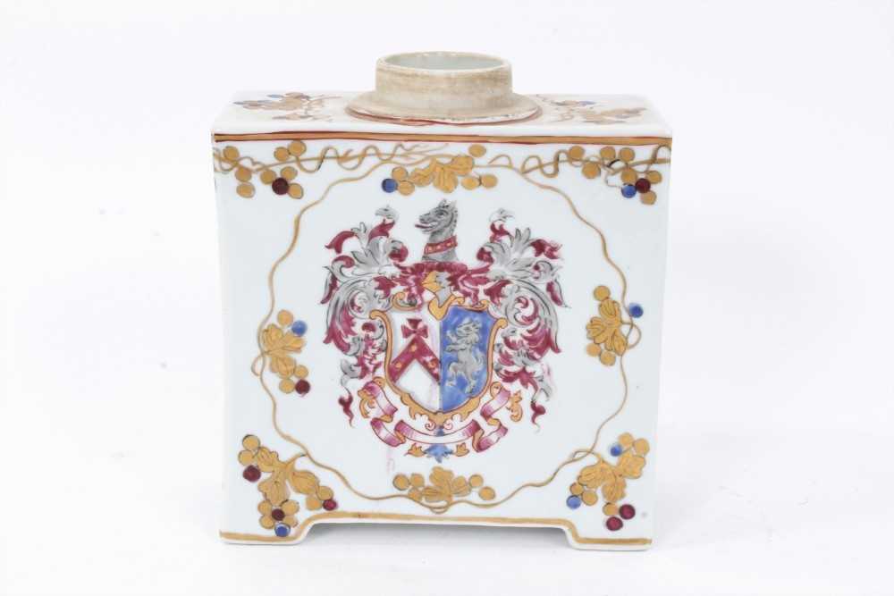 Lot 41 - Large Samson Armorial Chinese-style porcelain tea caddy