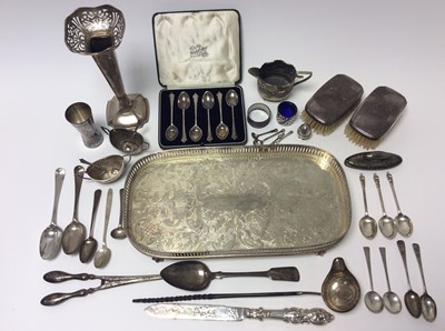 Lot 173 - Six George V silver teaspoons in fitted case (Sheffield 1932), together with various other silver and plated items to include