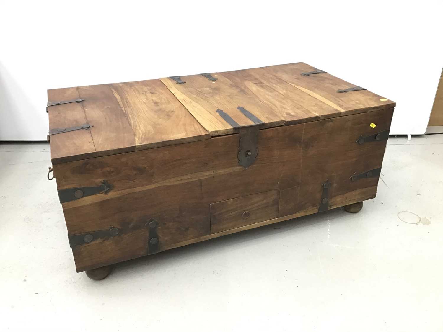 Lot 90 - Large metal bound teak chest / coffee table
