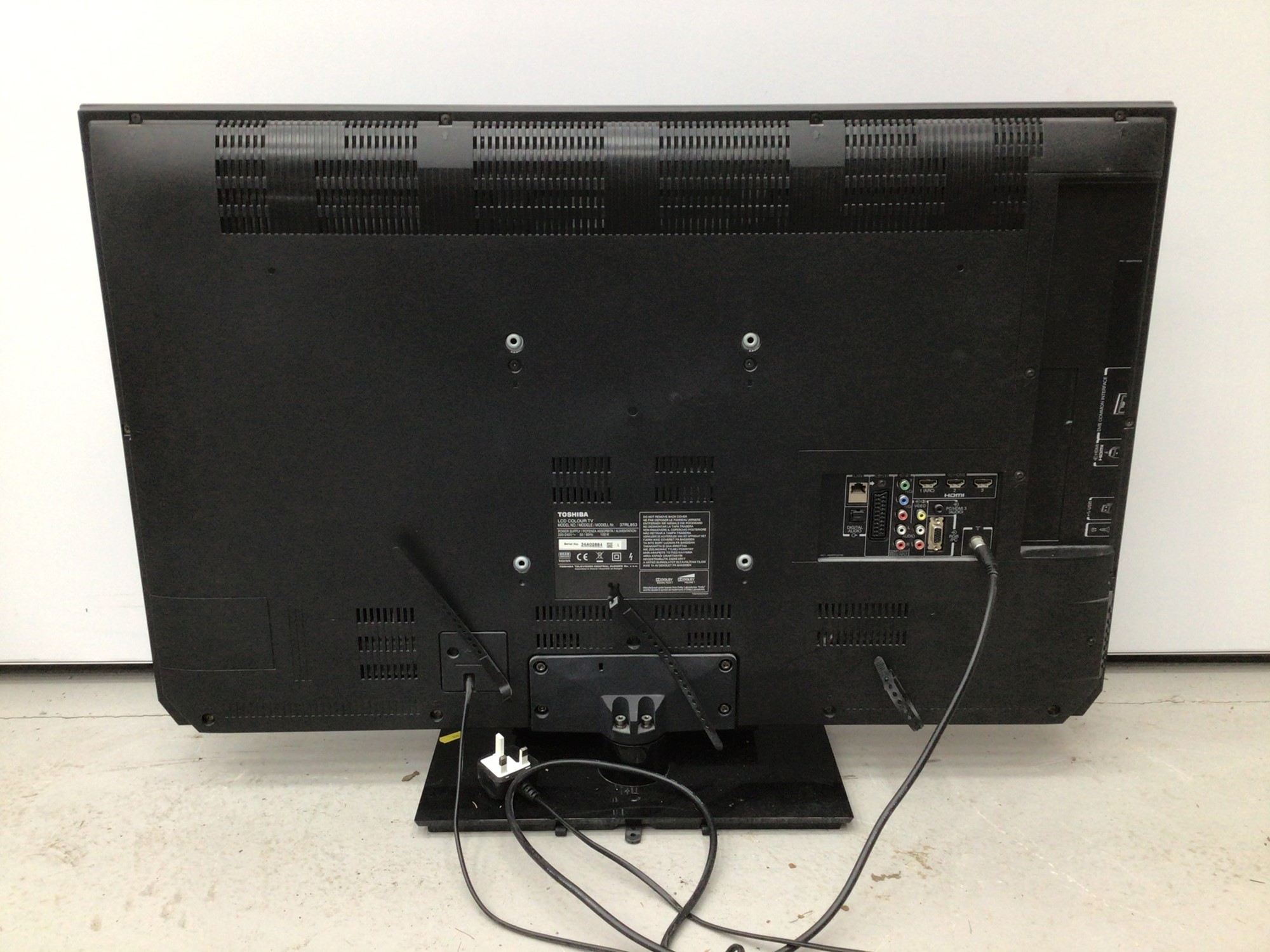 Lot 167 Toshiba Regza Tv and remote