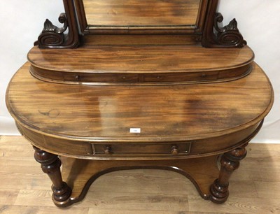 Lot 186 - Good quality Victorian walnut dressing table