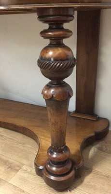 Lot 186 - Good quality Victorian walnut dressing table