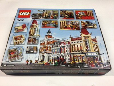 Lot 18 - Lego Creator Expert 10232 Palace Cinema, with mini figs and instructions, Boxed