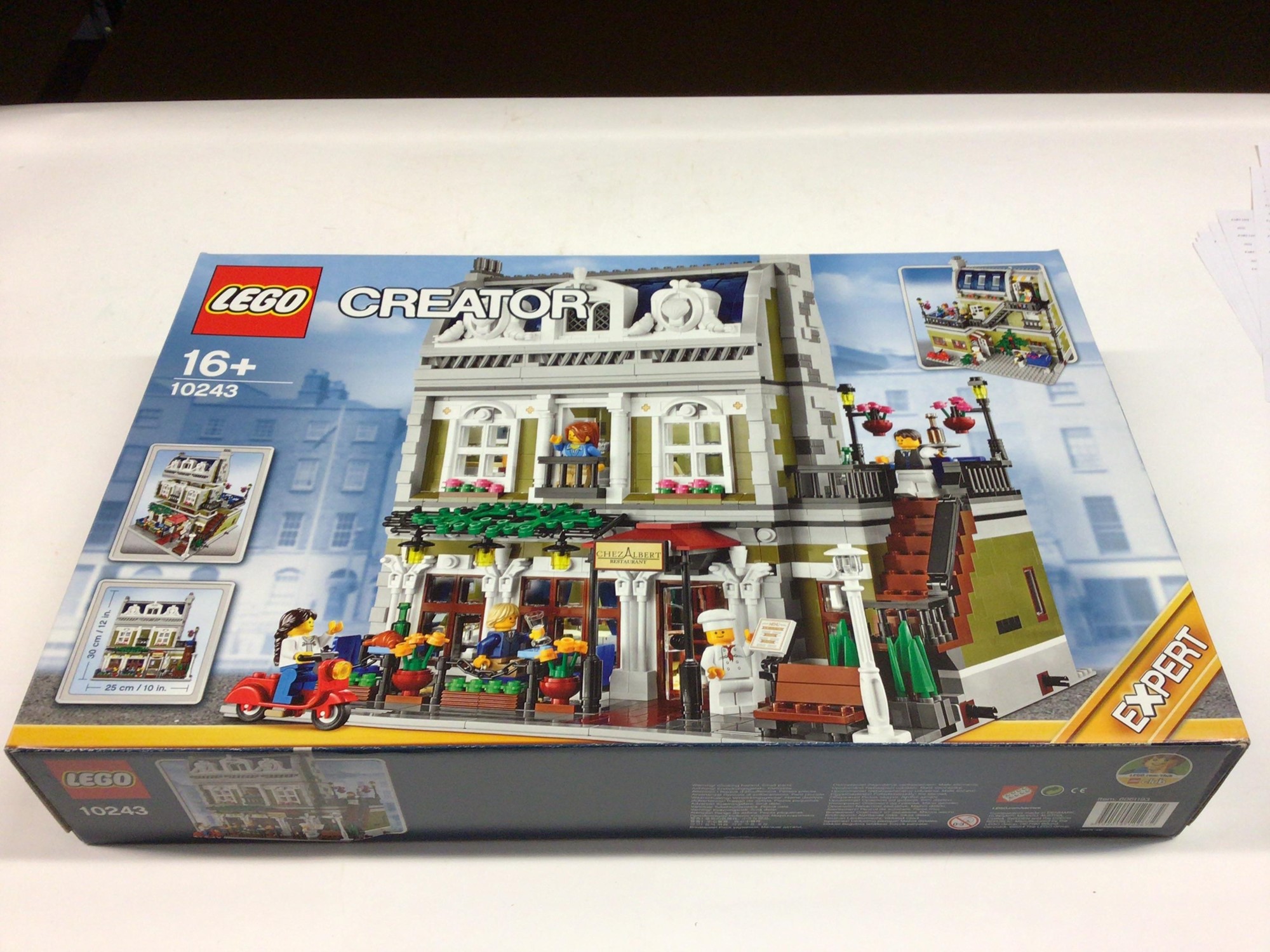 Lot 20 - Lego Creator Expert 10260 Downtown