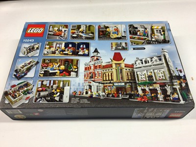 Lot 20 - Lego Creator Expert 10260 Downtown Diner, 10243 Parisian Restaurant, including mini figs and instructions, Boxed