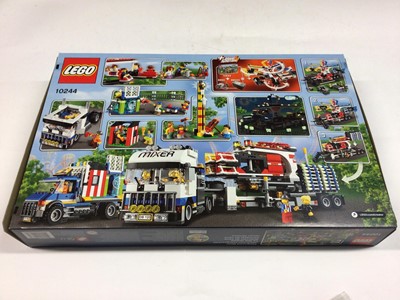 Lot 22 - Lego Creator Expert 10244 Fairground Mixer, 10245 Santa 's Workshop, including minifigs and instructions, Boxed