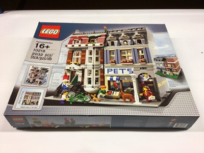 Lot 36 - Lego Buildings 10214 Tower Bridge, 10218 Pet Shop, with instructions, Boxed