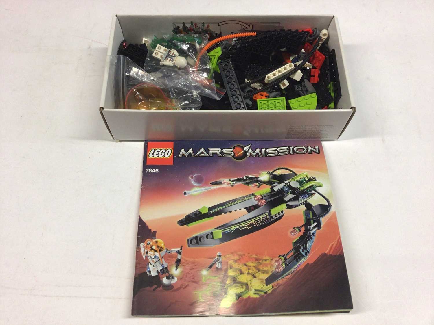 Lot 81 - Lego 10021 Constellation Ship, 8437 Future Car, 7067 Alien Conquest, 7646 Mars Mission Spaceship all with instructions, no boxes