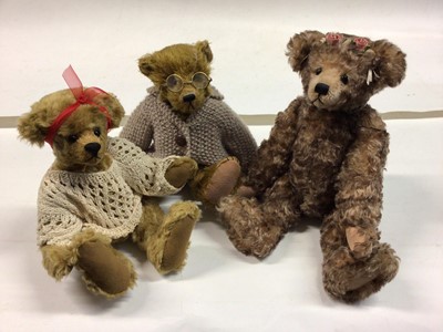Lot 102 - Teddy Bears- Modern designers and artist bears. Makers include Appletree, Bluebell Bears, Kathleen Ann Holian, Bear Bits, Bears of Mimizan.