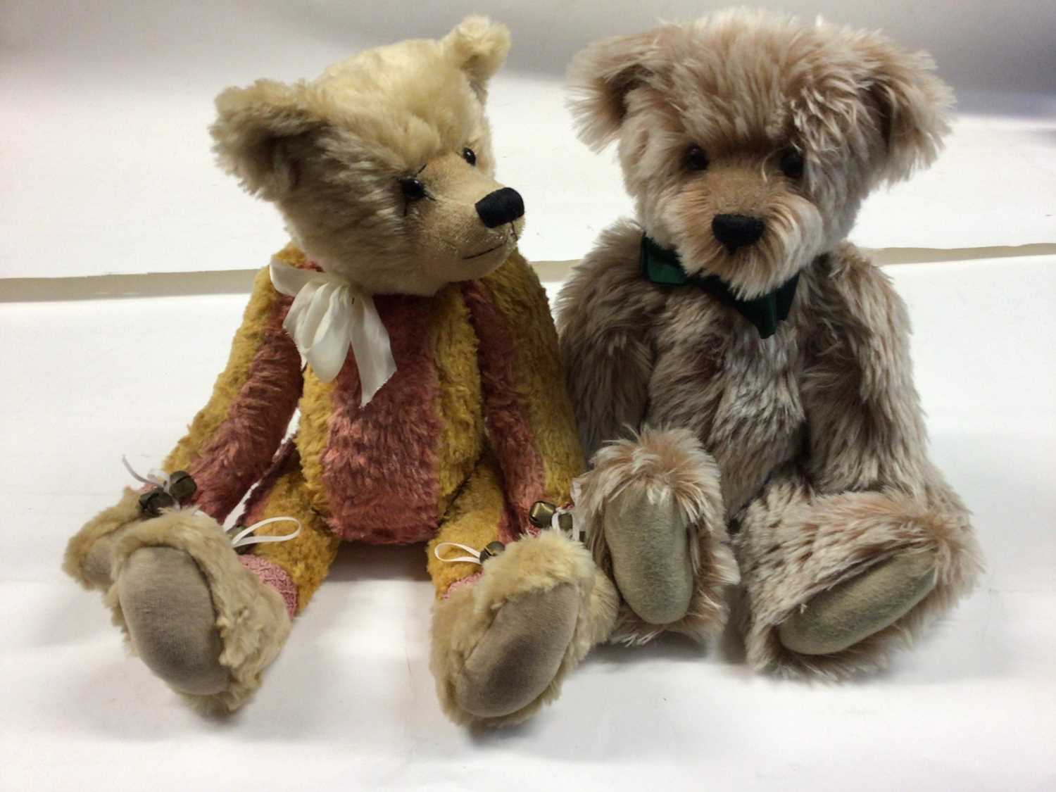 Lot 107 - Teddy Bears - Modern designers and artist bears. Makers include Barton Bears,Steiner, Albion Bears, Appletree Bears, stripped pink and golden mohair Clarence by Kathleen Ann Holian, Bluebell Bears...