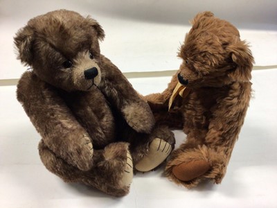 Lot 107 - Teddy Bears - Modern designers and artist bears. Makers include Barton Bears,Steiner, Albion Bears, Appletree Bears, stripped pink and golden mohair Clarence by Kathleen Ann Holian, Bluebell Bears...