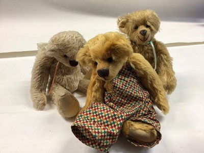 Lot 107 - Teddy Bears - Modern designers and artist bears. Makers include Barton Bears,Steiner, Albion Bears, Appletree Bears, stripped pink and golden mohair Clarence by Kathleen Ann Holian, Bluebell Bears...